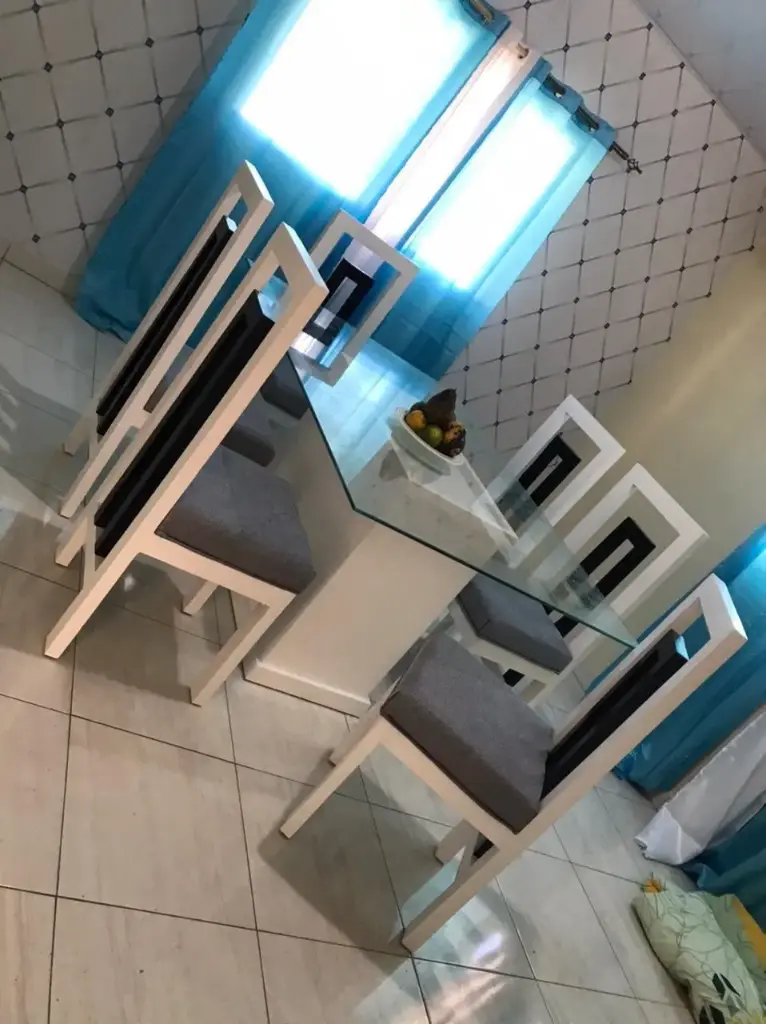 Comedor de 6 sillas de cristal